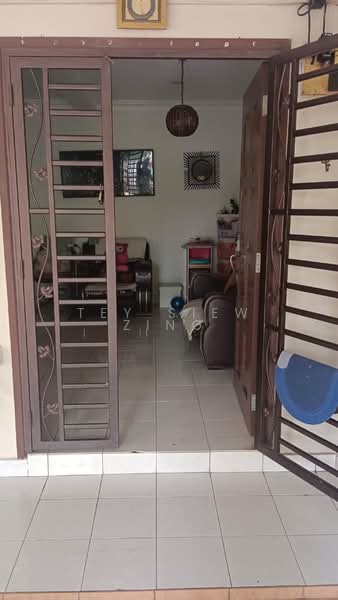 2-storey Terraced House for Sale in Taman Puchong Tekali (Puchong) - Tey Siew Zing - Entrance - PropertyGuru.com.my