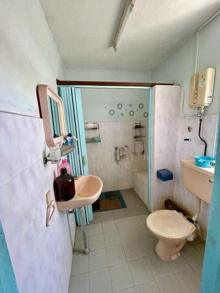 Rumah Berkembar untuk Dijual di Mount Erskine (Tanjung Tokong) - Kenneth Kung - Bathroom - PropertyGuru.com.my