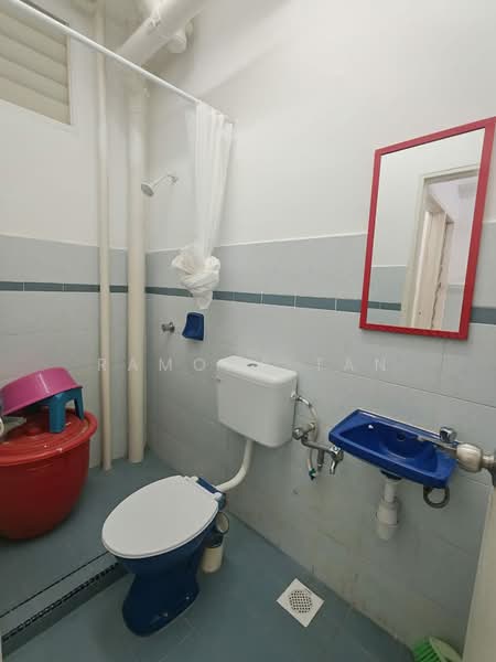 Apartment for Sale at Pangsapuri Laksamana - Ramona Tan - Bathroom - PropertyGuru.com.my