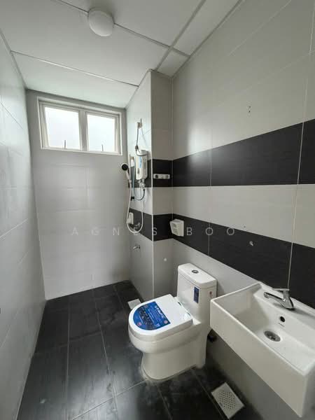 Pangsapuri untuk Dijual di Perling Heights Apartments - Agnes Boo - Bathroom - PropertyGuru.com.my