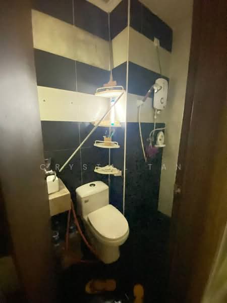 Service Residence for Sale at D'Secret Garden 2 (Pangsapuri Kempas Indah 2) - Crystal Tan - Bathroom - PropertyGuru.com.my