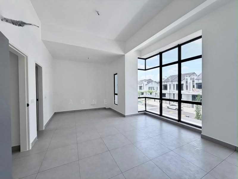 Rumah Teres 2 Tingkat untuk Dijual di Taman Mount Austin (Tebrau) - Agnes Boo - Living Room - PropertyGuru.com.my