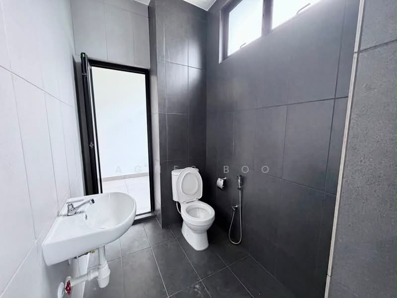 Rumah Teres 2 Tingkat untuk Dijual di Taman Mount Austin (Tebrau) - Agnes Boo - Bathroom - PropertyGuru.com.my