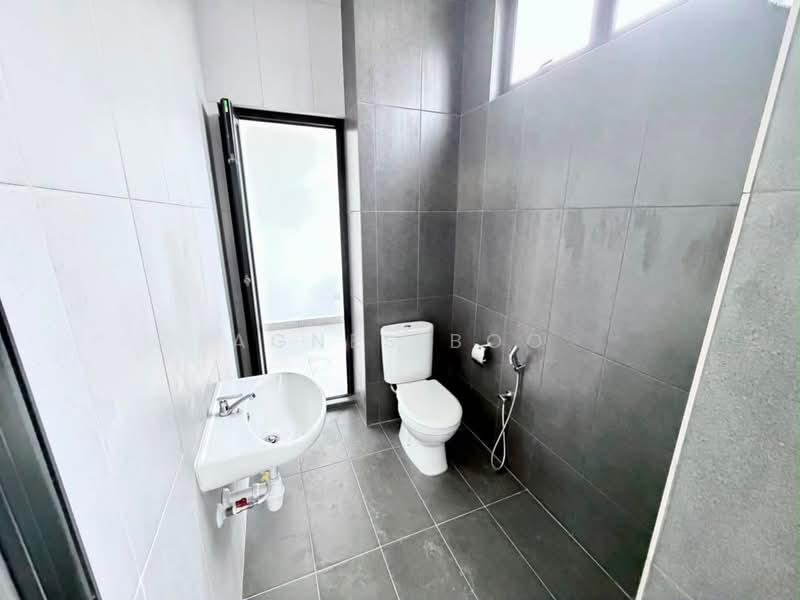 Rumah Teres 2 Tingkat untuk Dijual di Taman Mount Austin (Tebrau) - Agnes Boo - Bathroom - PropertyGuru.com.my