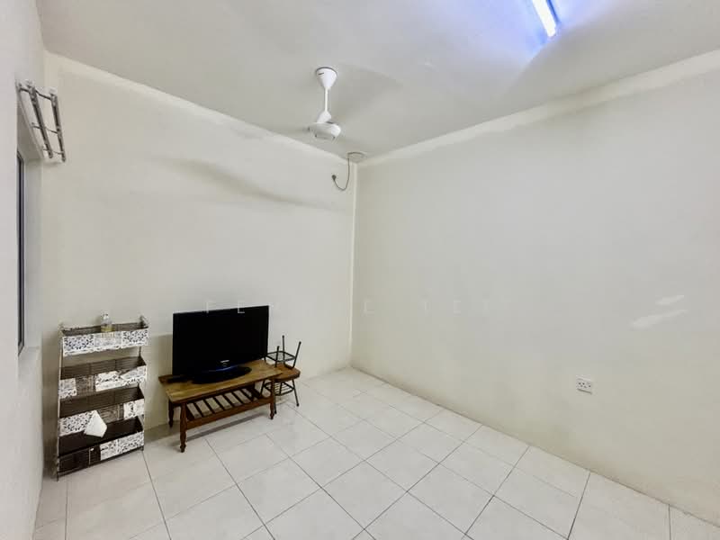 1-storey Terraced House for Rent in Teluk Intan (Perak) - Fennie Tee - Bedroom - PropertyGuru.com.my