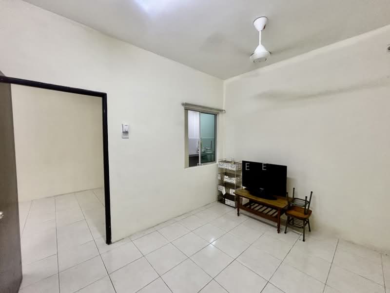 1-storey Terraced House for Rent in Teluk Intan (Perak) - Fennie Tee - Bedroom - PropertyGuru.com.my