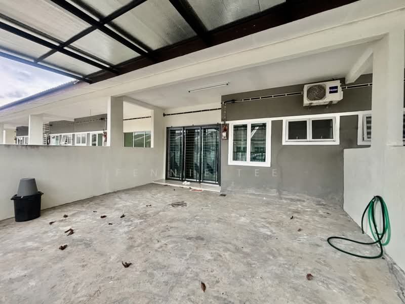 1-storey Terraced House for Rent in Teluk Intan (Perak) - Fennie Tee - Car porch - PropertyGuru.com.my