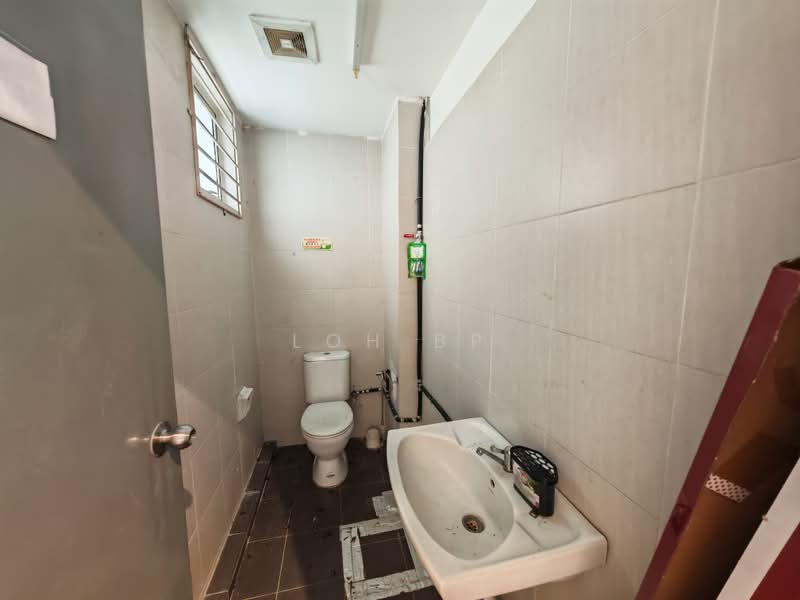 Shop for Rent in Ayer Itam (Penang) - Loh BP - Bathroom - PropertyGuru.com.my