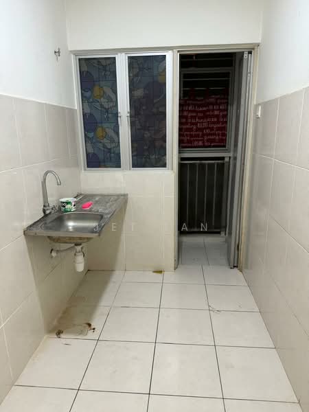 Kondominium untuk Dijual di Sky Awani Residensi 1 - Jet Tan - Kitchen - PropertyGuru.com.my
