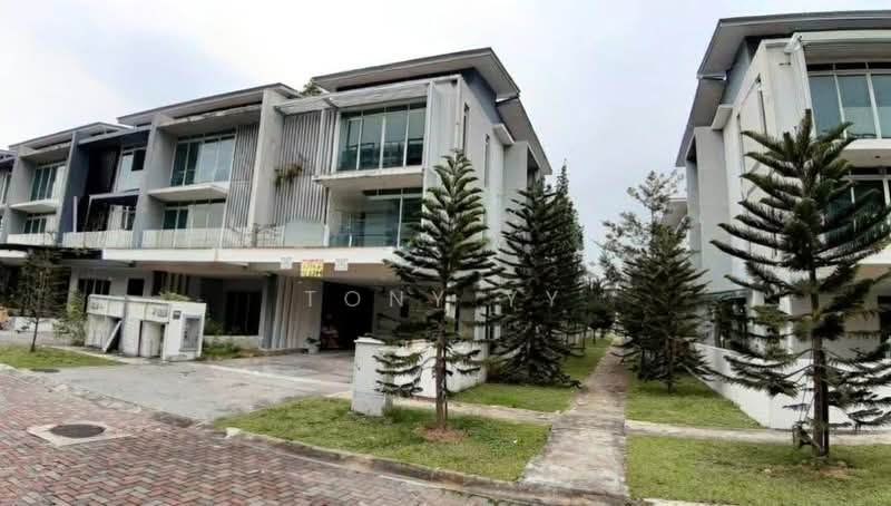 3-storey Terraced House for Sale in D'Island (Puchong) - Tony YY - Exterior - PropertyGuru.com.my