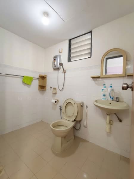 Pangsapuri untuk Dijual di Tasik Heights Apartment - Mohd Ridzuan - Bathroom - PropertyGuru.com.my