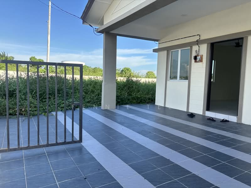 Semi-Detached House for Rent in Teluk Intan (Perak) - Fennie Tee - Car Porch - PropertyGuru.com.my
