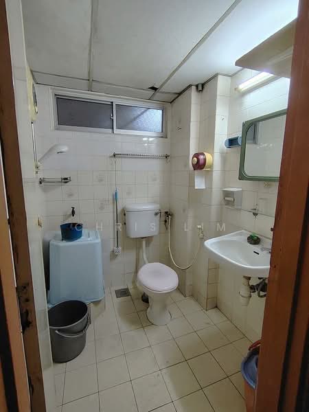 Apartment for Sale at 1A Pinang - Chris Lim - Bathroom - PropertyGuru.com.my