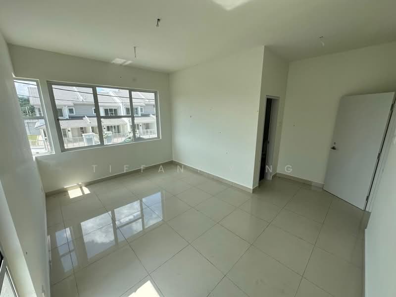 2-storey Terraced House for Sale in Taman Kundang Jaya (Rawang) - Tiffany Yang - Master Bedroom - PropertyGuru.com.my