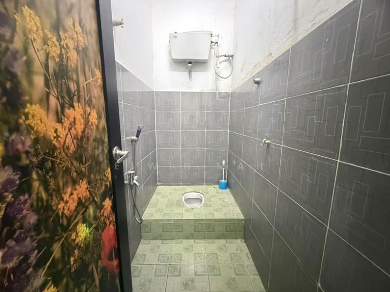 1-storey Terraced House for Sale in Taman Velox (Rawang) - Elwin Mah - Bathroom - PropertyGuru.com.my