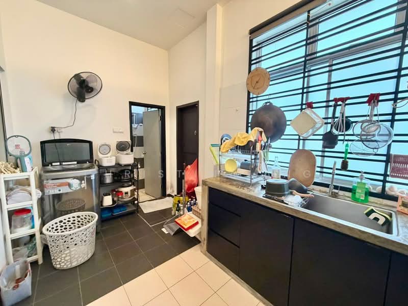 Rumah Teres 2 Tingkat untuk Dijual di Taman Dato' Chellam (Ulu Tiram) - Christina Ang - Kitchen - PropertyGuru.com.my