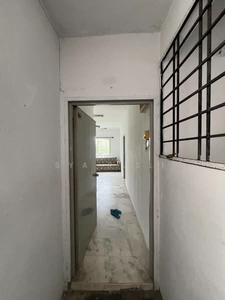 Pangsapuri untuk Dijual di Rosana Villa Apartment - Sya Rusli - Entrance - PropertyGuru.com.my