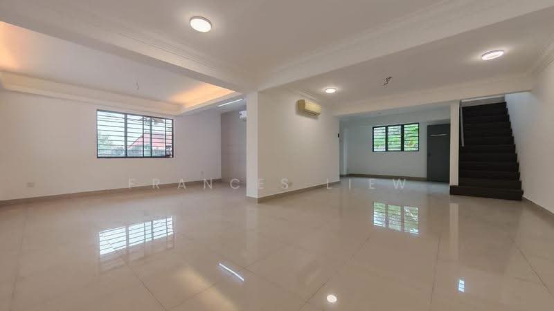 2-storey Terraced House for Sale in Taman Universiti Indah (Seri Kembangan) - Frances Liew - Living Room - PropertyGuru.com.my