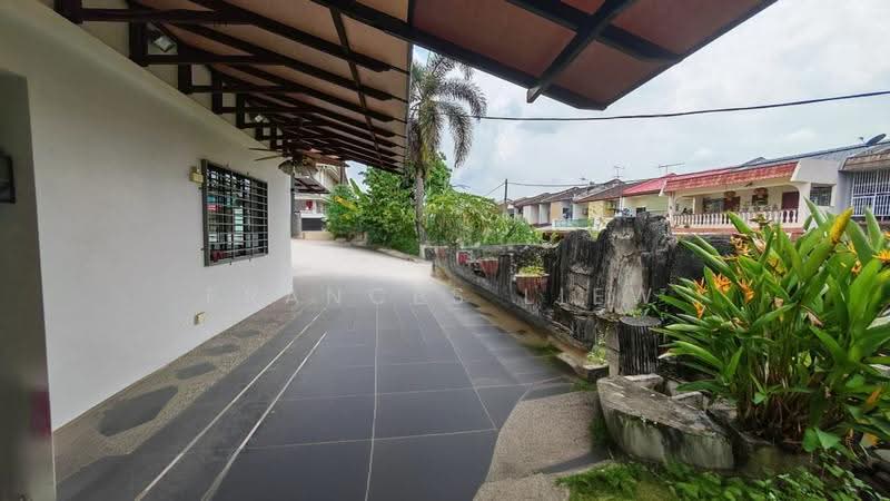 2-storey Terraced House for Sale in Taman Universiti Indah (Seri Kembangan) - Frances Liew - Exterior - PropertyGuru.com.my
