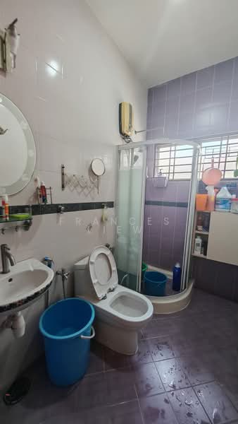 2-storey Terraced House for Sale in Bandar Putra Permai (Seri Kembangan) - Frances Liew - Bathroom - PropertyGuru.com.my