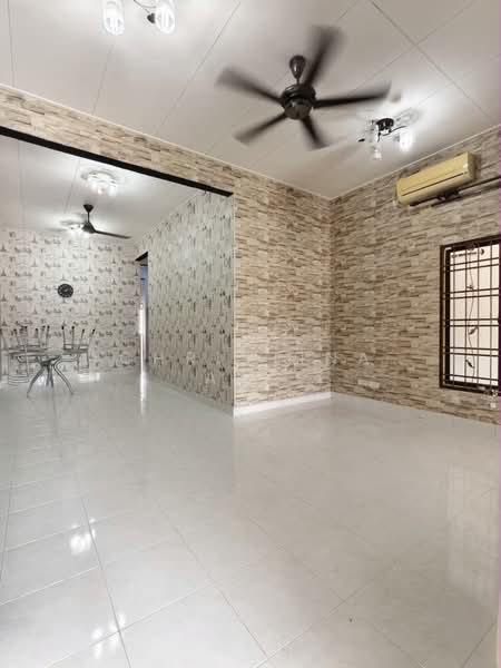 1-storey Terraced House for Sale in Taman Seri Austin (Tebrau) - Christina Ang - Living Room - PropertyGuru.com.my
