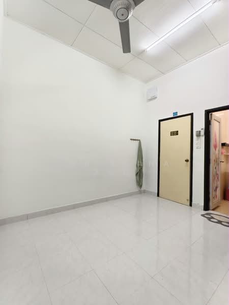 1-storey Terraced House for Sale in Taman Seri Austin (Tebrau) - Christina Ang - Interior - PropertyGuru.com.my