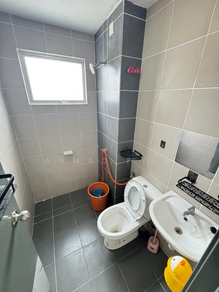 Rumah Bandar untuk Disewa di Dengkil (Selangor) - Ahmad Faiz - Bathroom - PropertyGuru.com.my