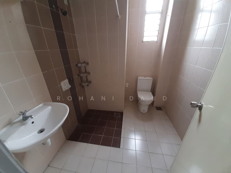 Rumah Teres 2-Tingkat untuk Disewa di Serendah (Selangor) - Rohani Daud - Bathroom - PropertyGuru.com.my