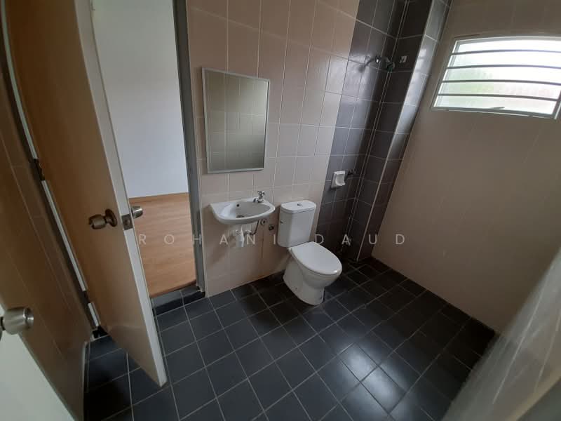 Rumah Teres 2-Tingkat untuk Disewa di Serendah (Selangor) - Rohani Daud - Bathroom - PropertyGuru.com.my