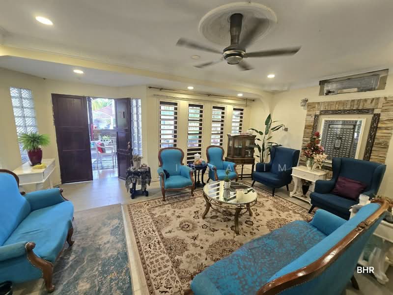 Rumah Banglo untuk Dijual di Seksyen 3 (Bangi) - Azli Ibrahim - Living Room - PropertyGuru.com.my