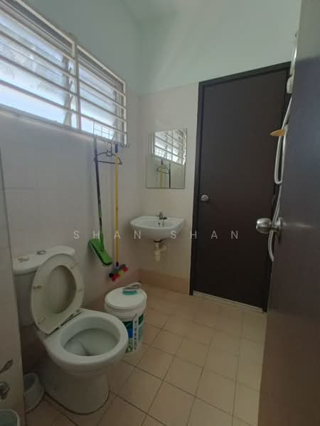 Rumah Teres 2 Tingkat untuk Dijual di TAMAN PUCHONG UTAMA (Puchong) - Shan Shan - Bathroom - PropertyGuru.com.my