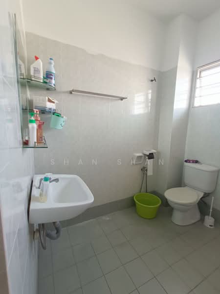 Rumah Teres 2 Tingkat untuk Dijual di TAMAN PUCHONG UTAMA (Puchong) - Shan Shan - Bathroom - PropertyGuru.com.my