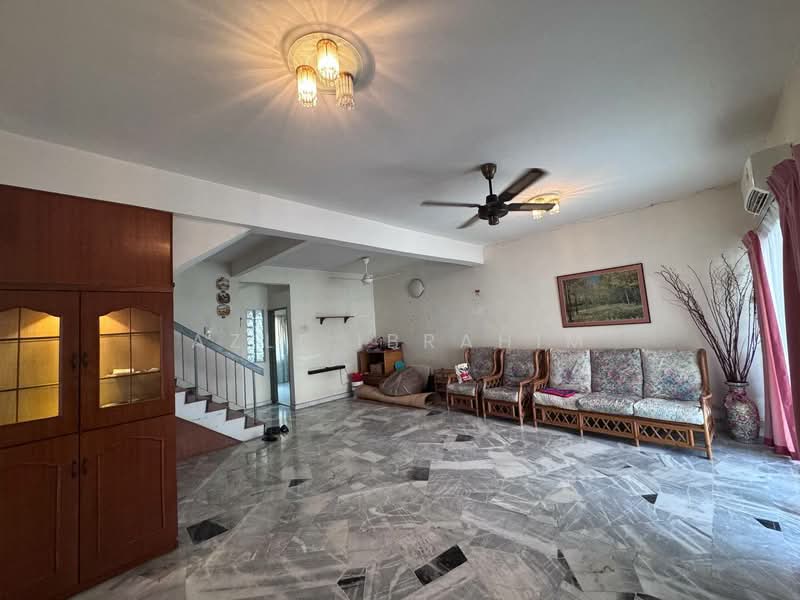 2-storey Terraced House for Sale in Bukit Indah (Ampang) - Azli Ibrahim - Living Room - PropertyGuru.com.my