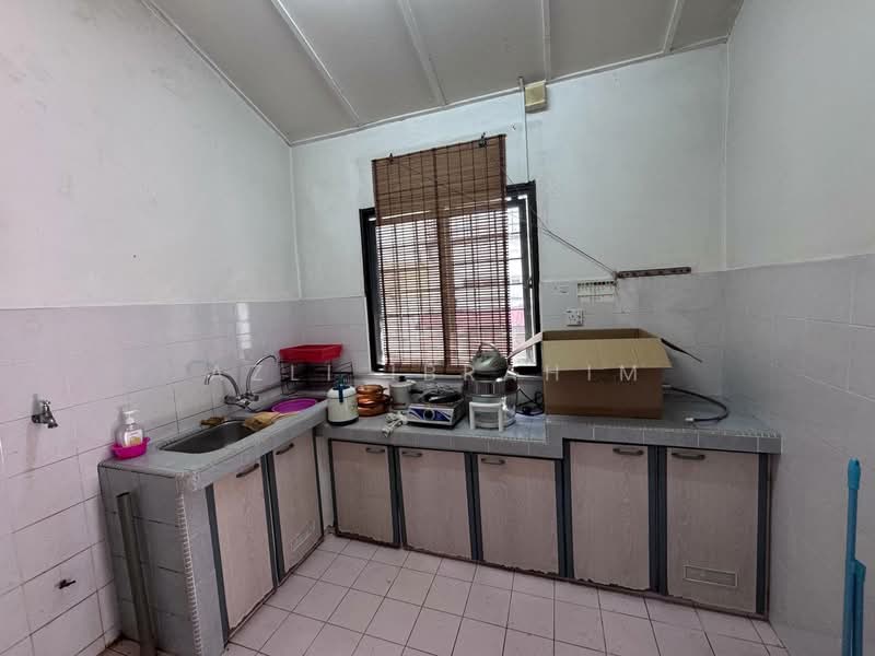 2-storey Terraced House for Sale in Bukit Indah (Ampang) - Azli Ibrahim - Kitchen - PropertyGuru.com.my
