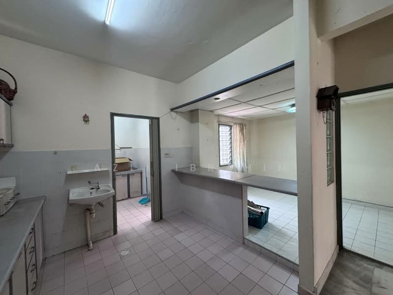 2-storey Terraced House for Sale in Bukit Indah (Ampang) - Azli Ibrahim - Kitchen - PropertyGuru.com.my