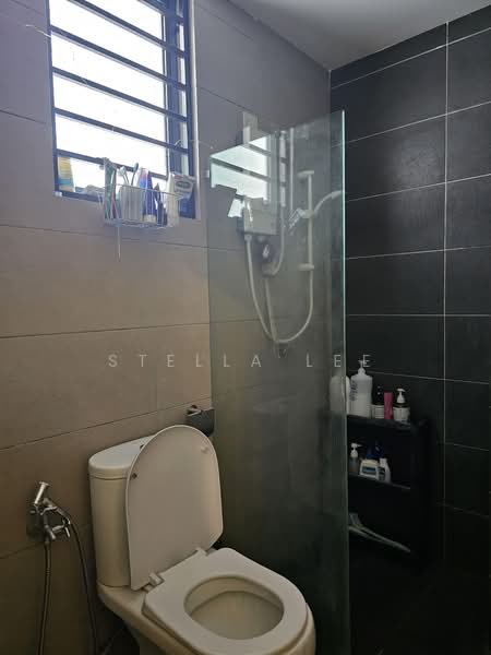Condominium for Sale at Sutera Pines - Stella Lee - Bathroom - PropertyGuru.com.my
