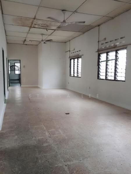Rumah Banglo untuk Dijual di Kampung Baru Balakong (Balakong) - Stella Lee - Living Room - PropertyGuru.com.my