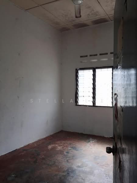 Rumah Banglo untuk Dijual di Kampung Baru Balakong (Balakong) - Stella Lee - Bedroom - PropertyGuru.com.my