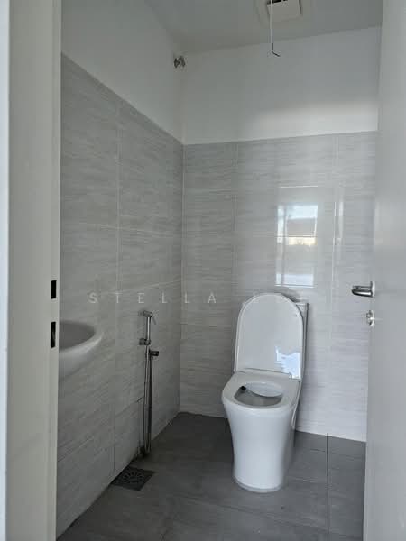 Kedai untuk Disewa di Kepong (Kuala Lumpur) - Stella Lee - Bathroom - PropertyGuru.com.my