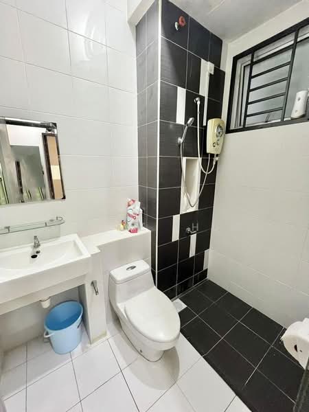Servis Apartment untuk Disewa di D'Ambience Residences (Pangsapuri Ikatan Flora) - Chloe Shum - Bathroom - PropertyGuru.com.my