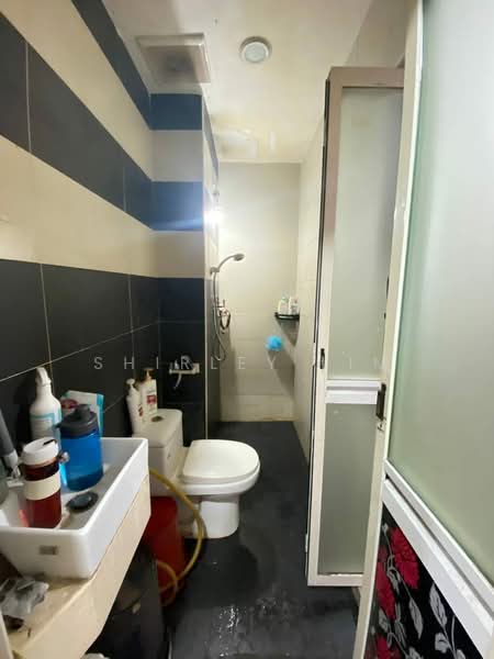 Service Residence for Sale at D'Secret Garden (Pangsapuri Kempas Indah) - Shirley Lim - Bathroom - PropertyGuru.com.my