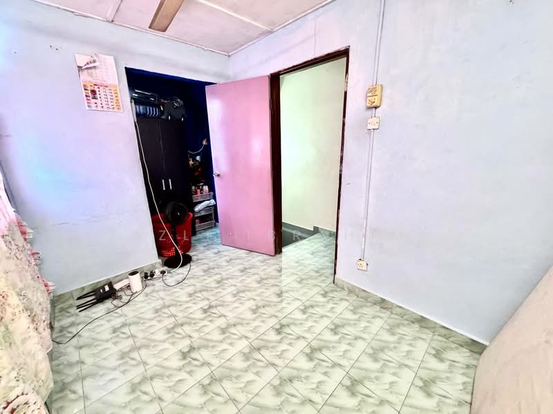 2-storey Terraced House for Sale in Kajang (Selangor) - Azli Ibrahim - Bedroom - PropertyGuru.com.my