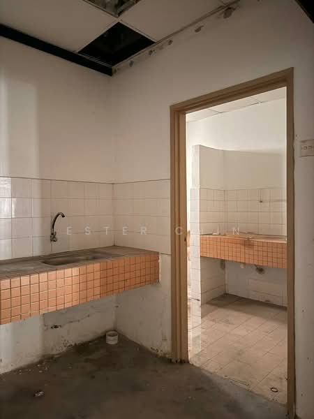 Pejabat untuk Disewa di Kuchai Entrepreneurs Park (Kuchai Lama) - Ester Chin - Kitchen - PropertyGuru.com.my