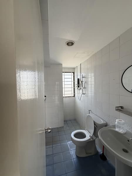 Kondominium untuk Dijual di Bukit Desa Condominium - ML Lau - Bathroom - PropertyGuru.com.my