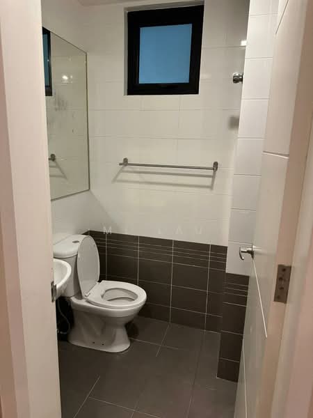 Kondominium untuk Disewa di Papillon Desahill Condominium - ML Lau - Bathroom - PropertyGuru.com.my