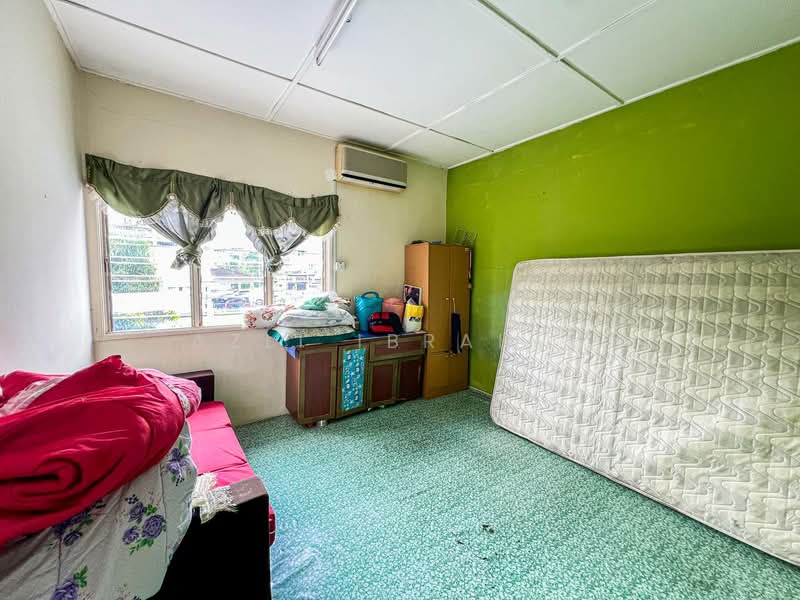 Rumah Teres 2 Tingkat untuk Dijual di Taman Tasik Semenyih (Semenyih) - Azli Ibrahim - Bedroom - PropertyGuru.com.my