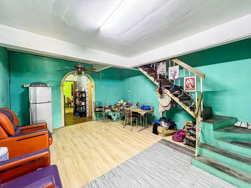 Rumah Teres 2 Tingkat untuk Dijual di Taman Tasik Semenyih (Semenyih) - Azli Ibrahim - Living Room - PropertyGuru.com.my