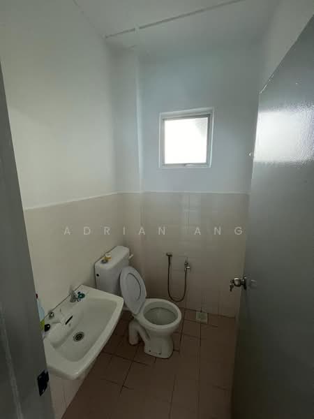 Apartment for Rent at Saujana (Seri Teratai) - Adrian Ang - Bathroom - PropertyGuru.com.my