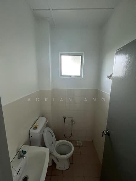 Apartment for Rent at Saujana (Seri Teratai) - Adrian Ang - Bathroom - PropertyGuru.com.my