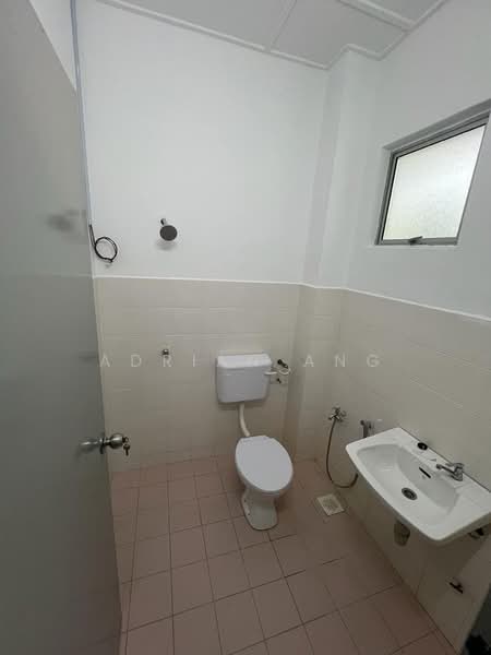 Apartment for Rent at Saujana (Seri Teratai) - Adrian Ang - Bathroom - PropertyGuru.com.my